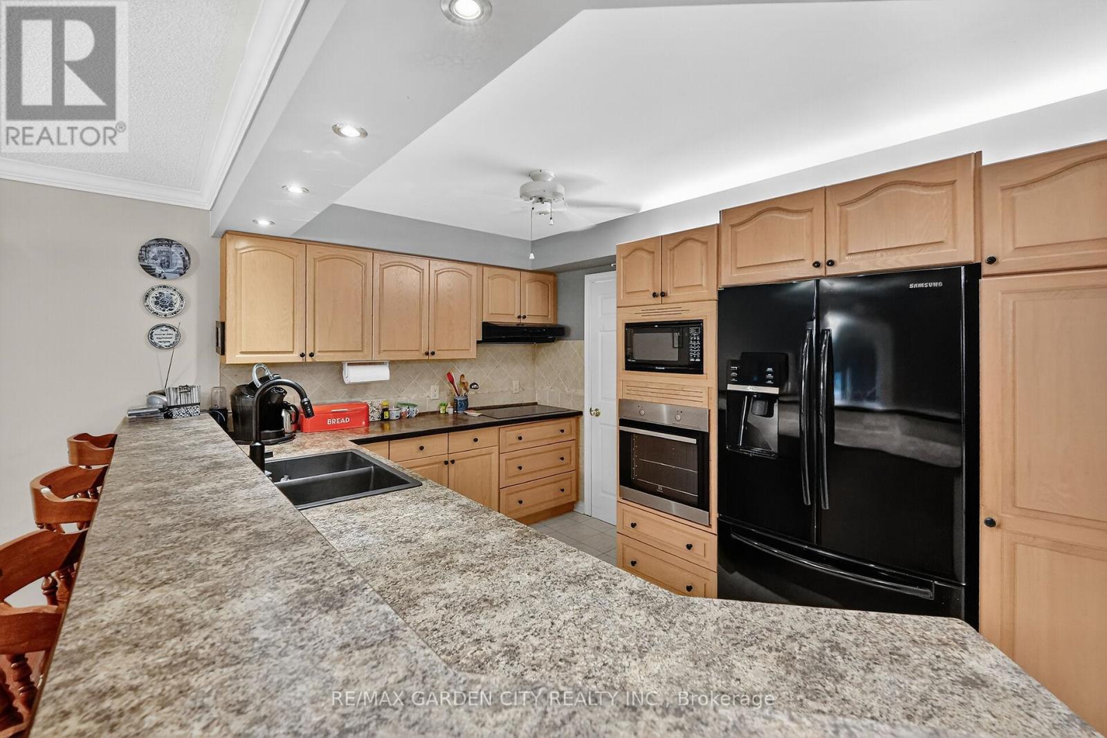 201 - 70 Main Street, St. Catharines, Ontario  L2N 4T9 - Photo 5 - X12963152