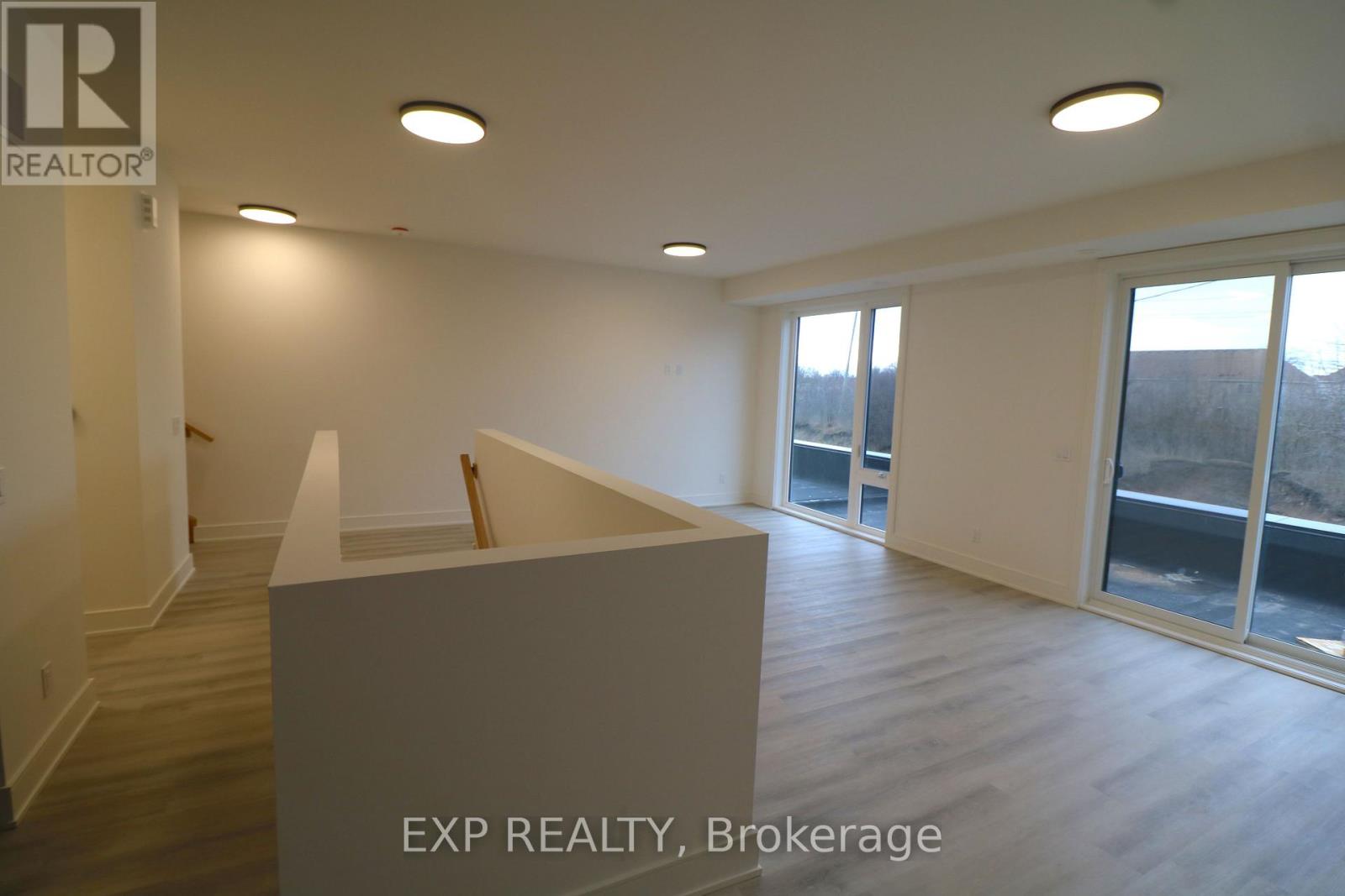 94 - 3 Abbot Street, St. Catharines, Ontario  L2P 2G3 - Photo 2 - X12963168