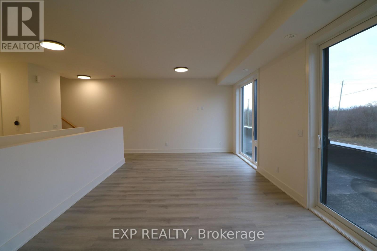 94 - 3 Abbot Street, St. Catharines, Ontario  L2P 2G3 - Photo 3 - X12963168