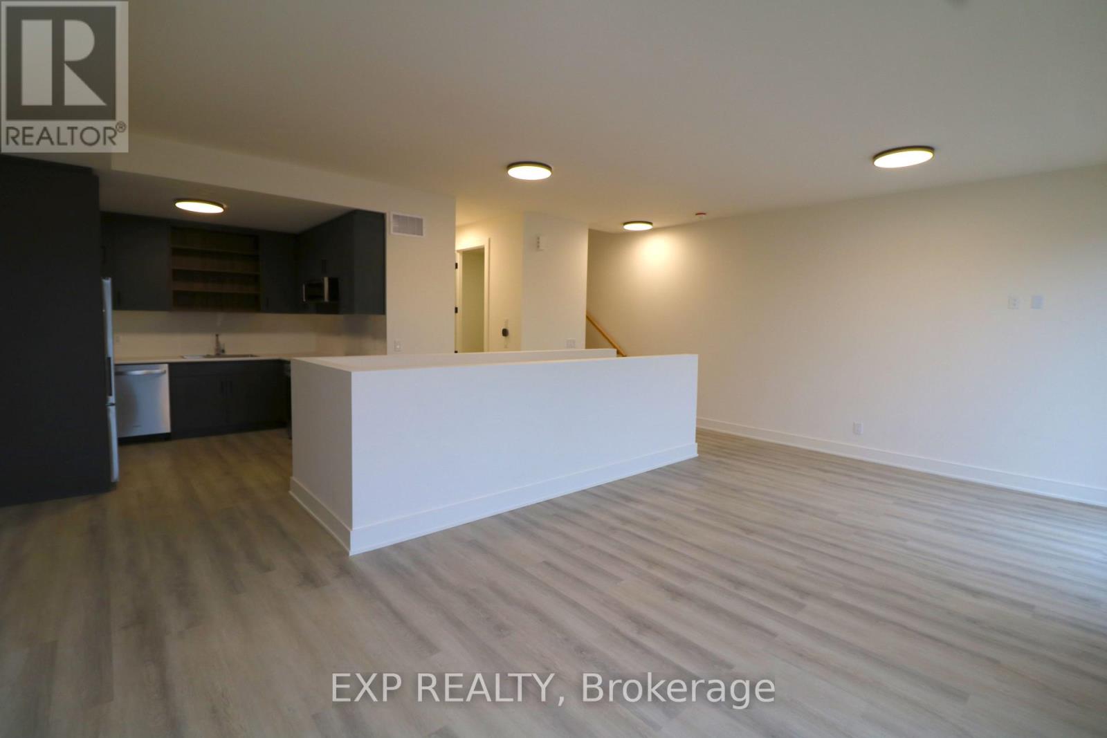 94 - 3 Abbot Street, St. Catharines, Ontario  L2P 2G3 - Photo 4 - X12963168