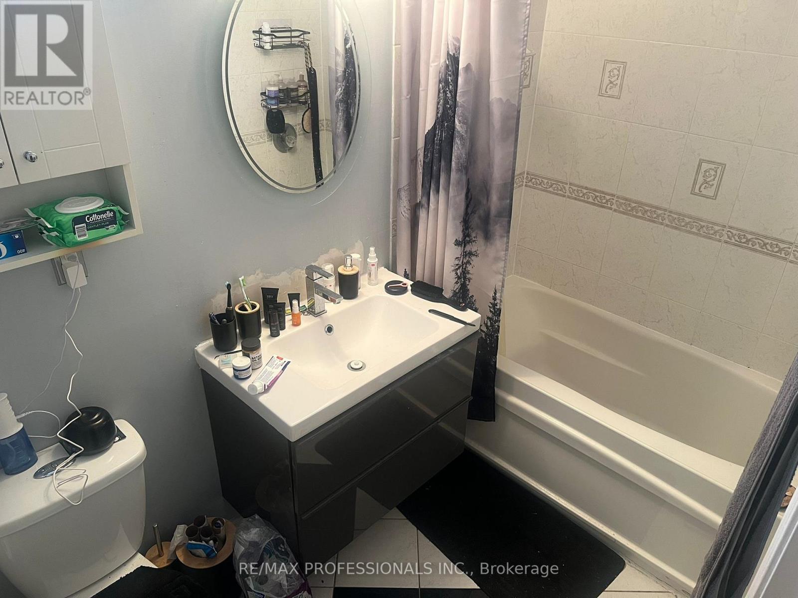 Bsmt - 7 Blaketon Court, Brampton, Ontario  L6P 1G4 - Photo 2 - W12963172