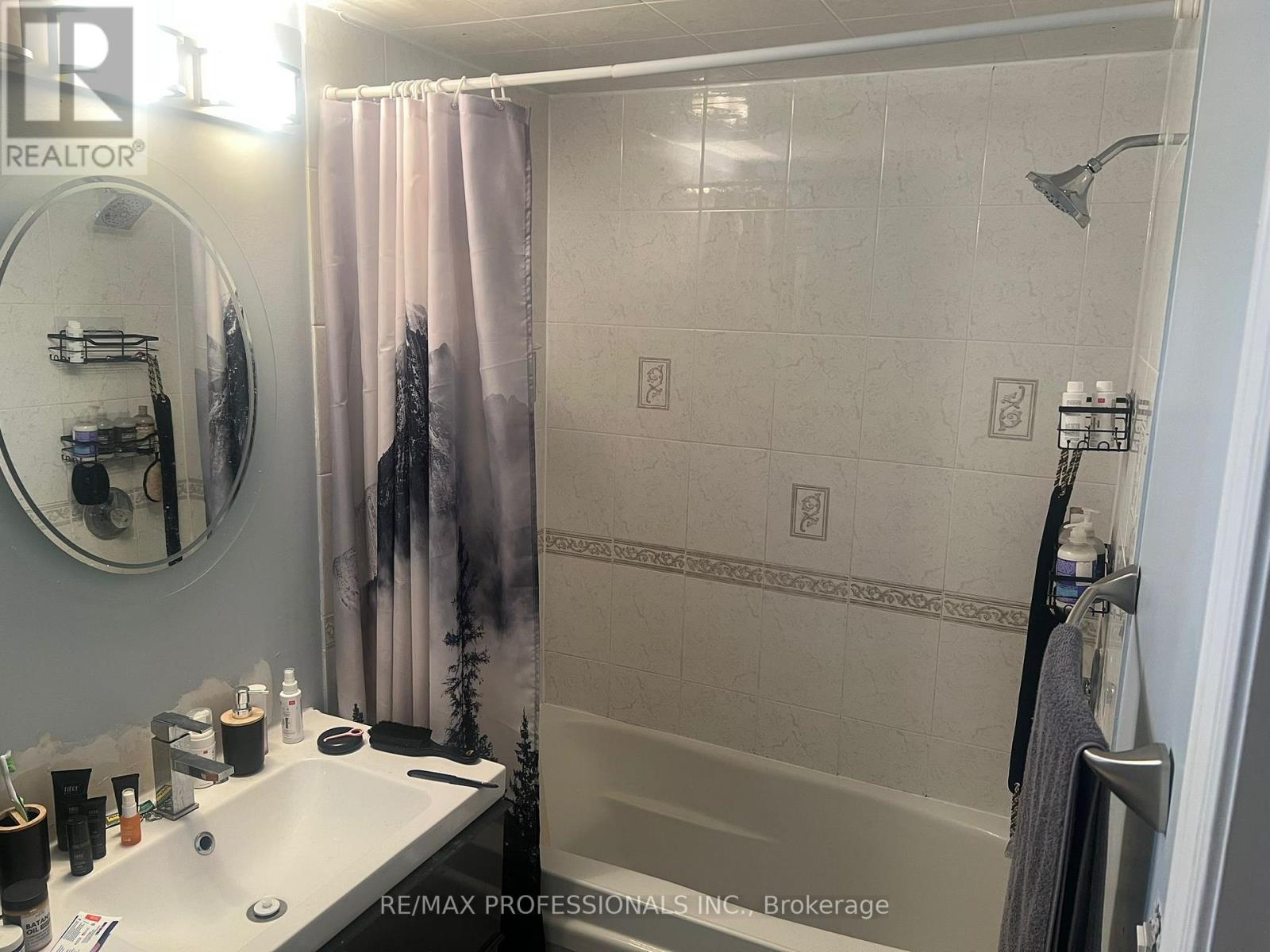 Bsmt - 7 Blaketon Court, Brampton, Ontario  L6P 1G4 - Photo 3 - W12963172