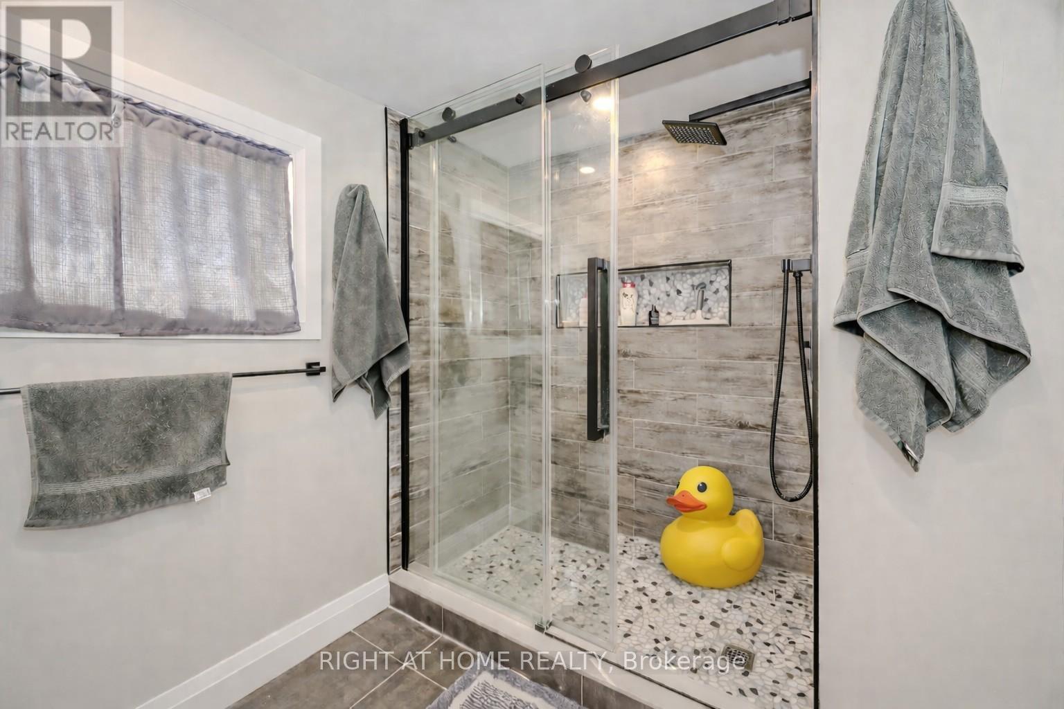 126 Poplar Avenue, Halton Hills, Ontario  L7J 2E2 - Photo 12 - W12963176