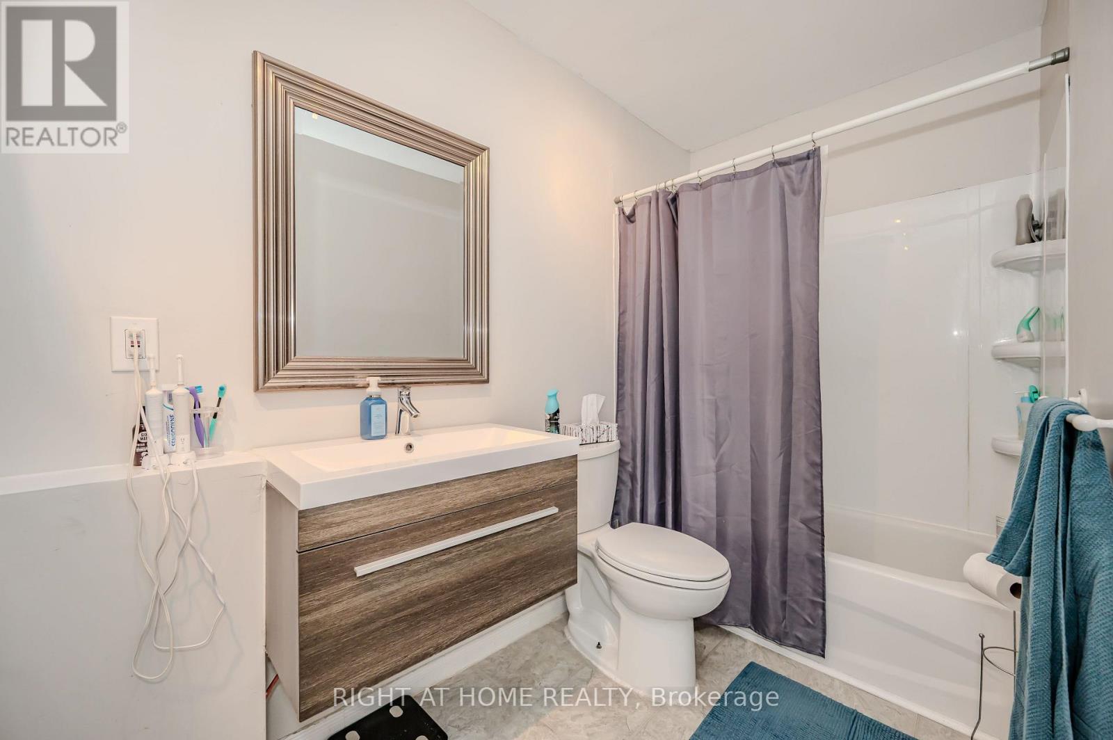 126 Poplar Avenue, Halton Hills, Ontario  L7J 2E2 - Photo 17 - W12963176