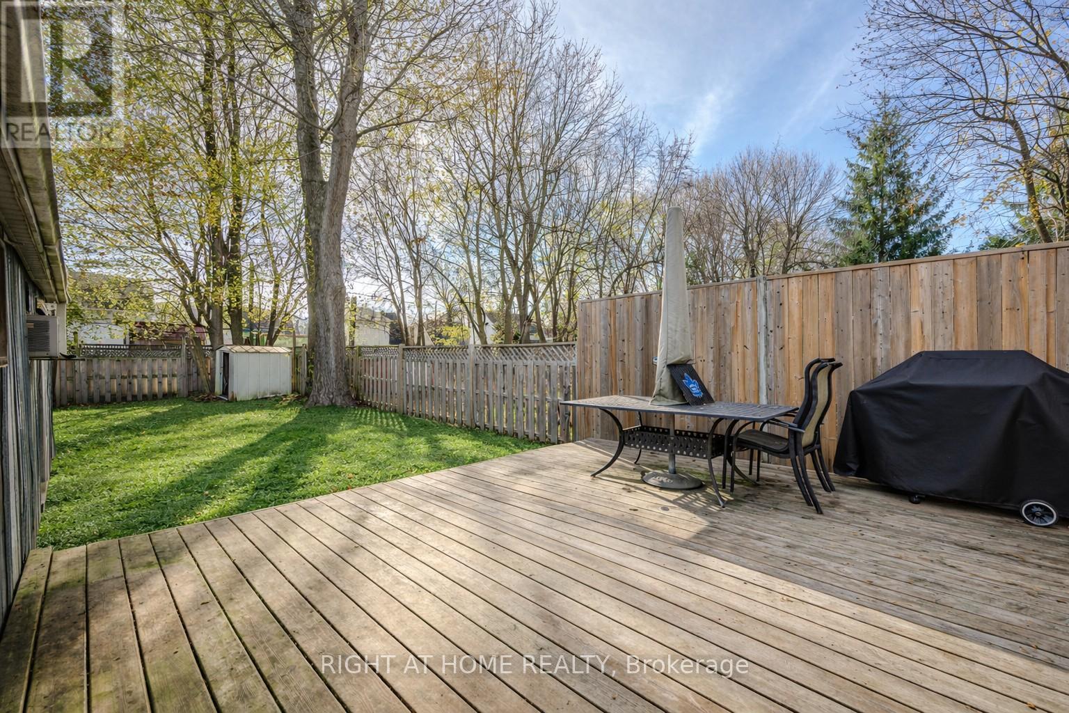 126 Poplar Avenue, Halton Hills, Ontario  L7J 2E2 - Photo 19 - W12963176