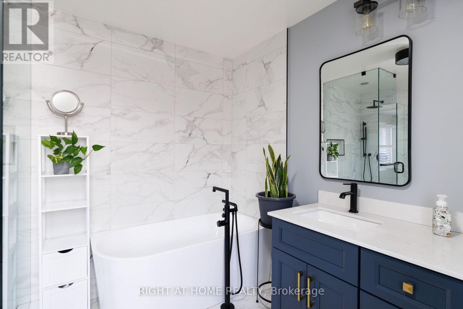 3 Dunning Crescent, Toronto, Ontario  M8W 4S7 - Photo 10 - W12963194