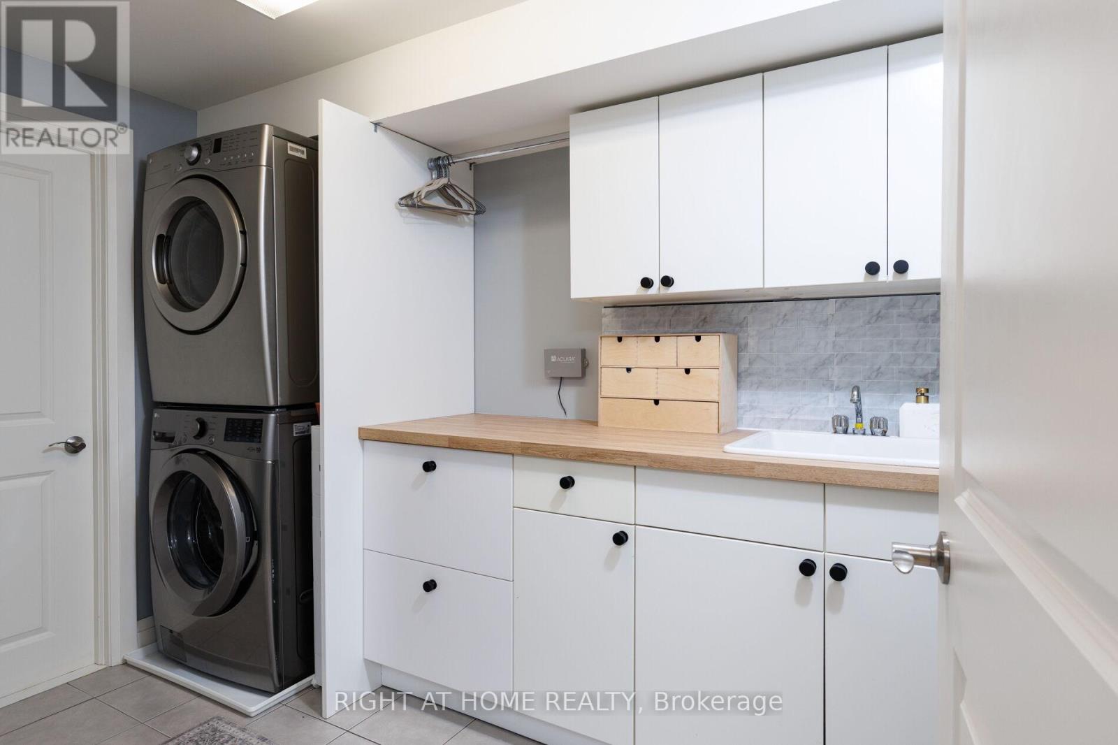 3 Dunning Crescent, Toronto, Ontario  M8W 4S7 - Photo 17 - W12963194