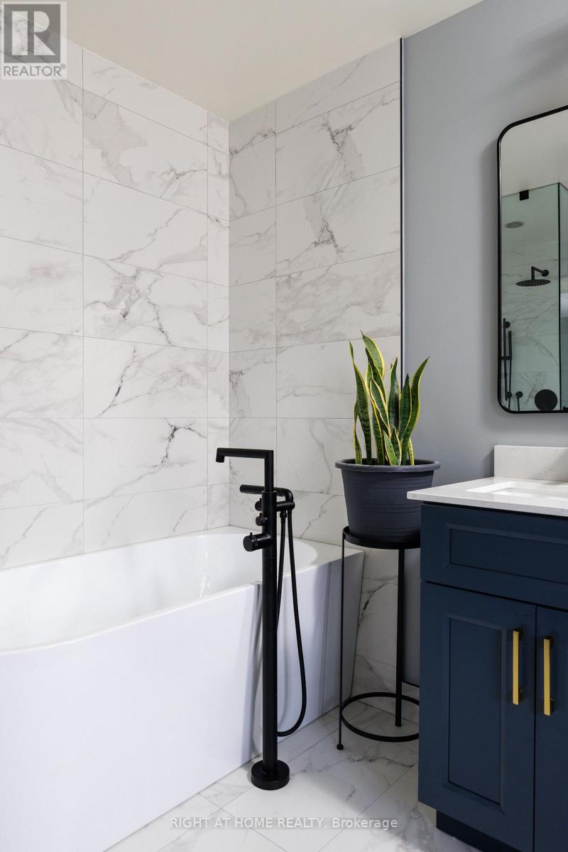 3 Dunning Crescent, Toronto, Ontario  M8W 4S7 - Photo 25 - W12963194