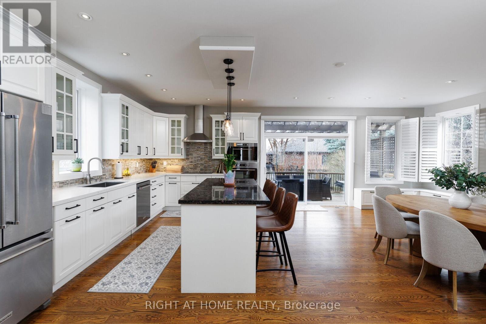 3 Dunning Crescent, Toronto, Ontario  M8W 4S7 - Photo 4 - W12963194