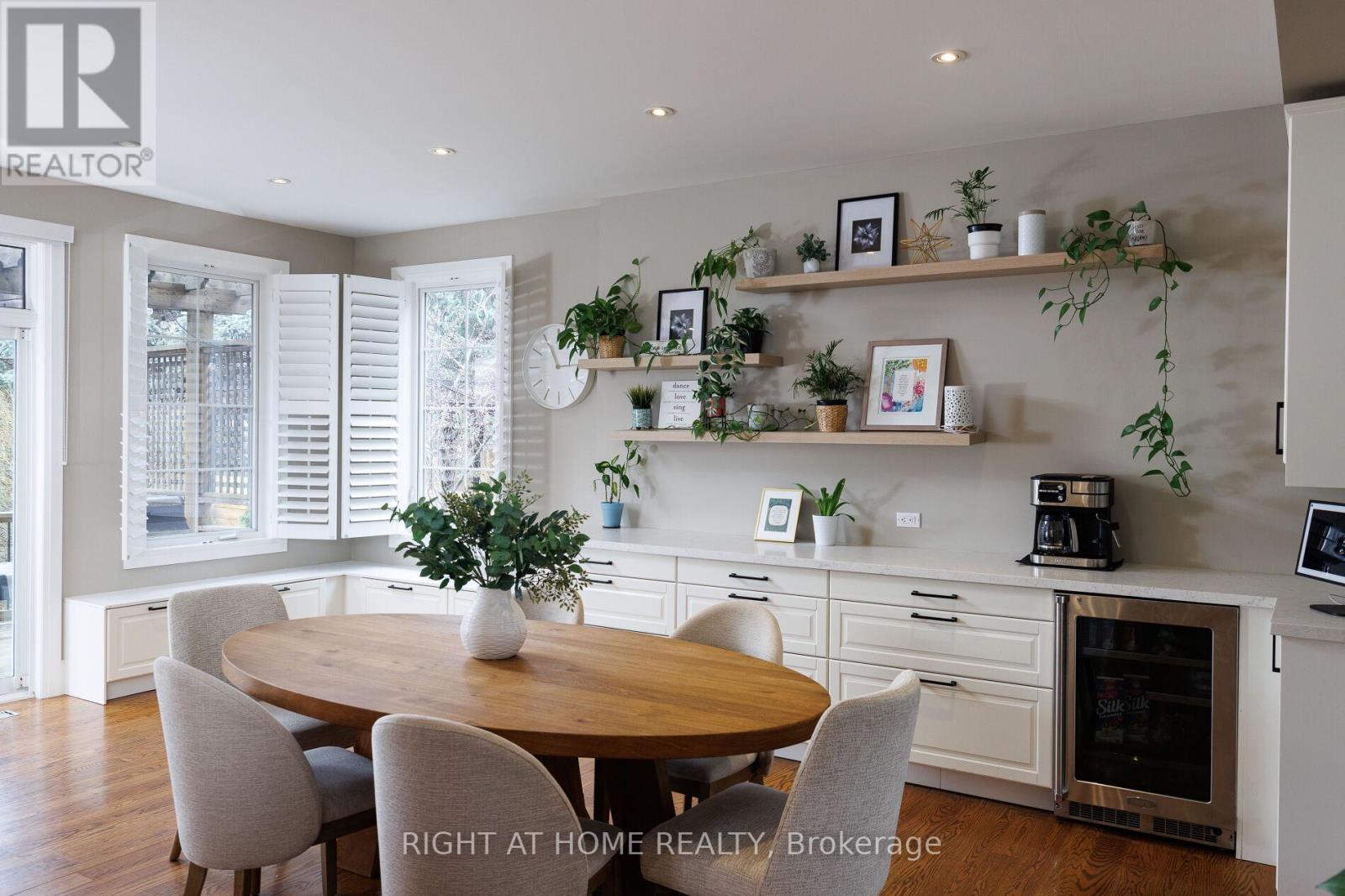 3 Dunning Crescent, Toronto, Ontario  M8W 4S7 - Photo 5 - W12963194