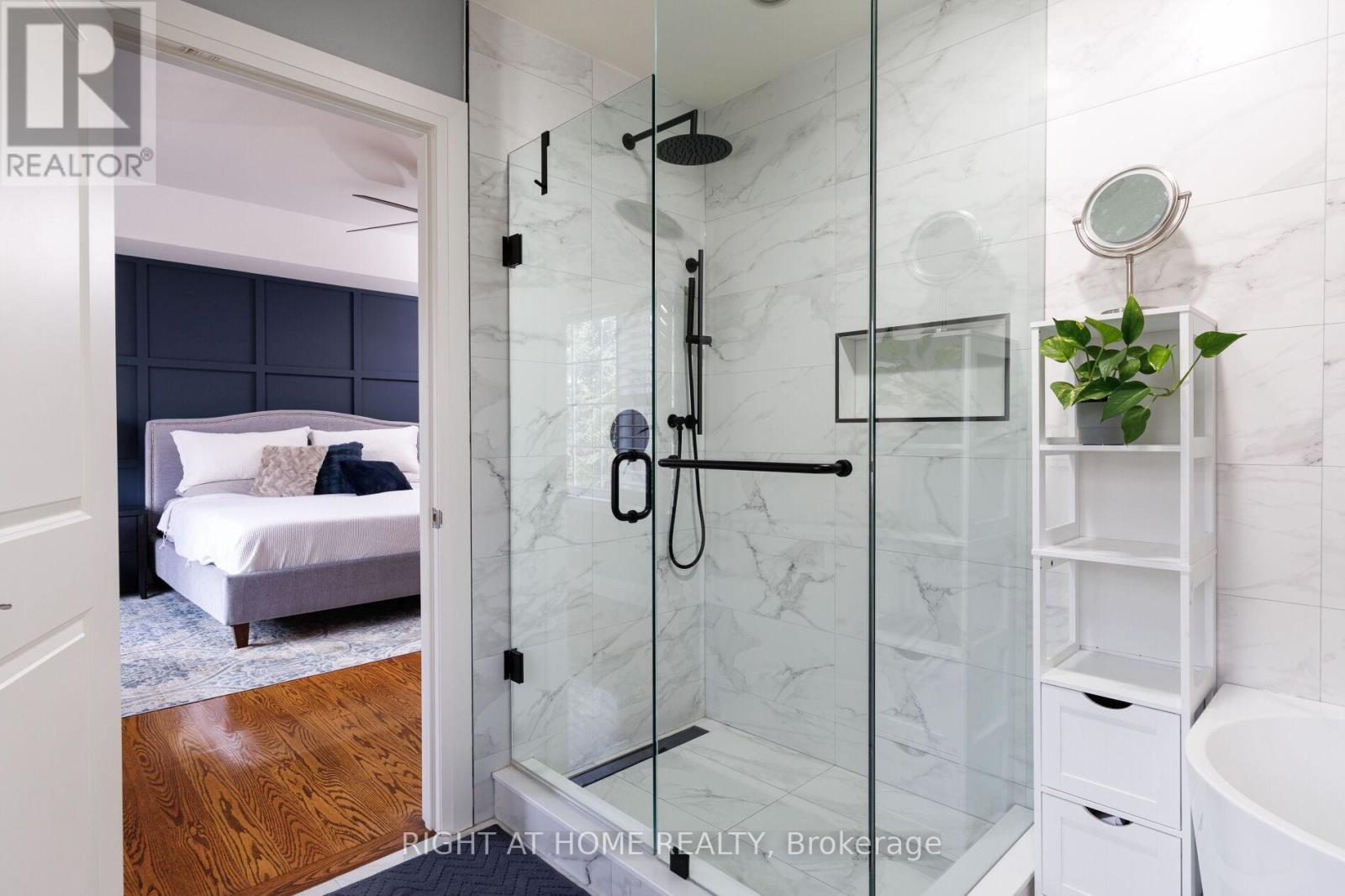 3 Dunning Crescent, Toronto, Ontario  M8W 4S7 - Photo 9 - W12963194