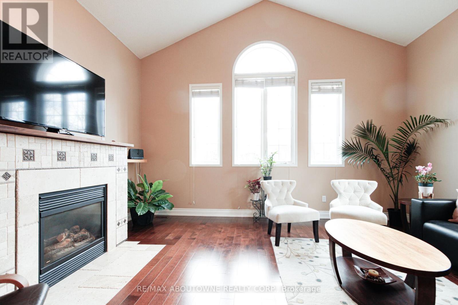 2216 Norfolk Drive, Oakville, Ontario  L6H 6H4 - Photo 11 - W12963222