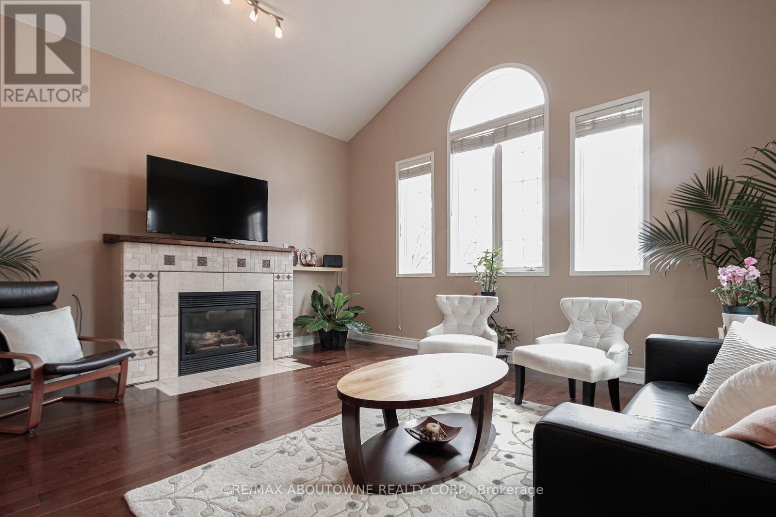 2216 Norfolk Drive, Oakville, Ontario  L6H 6H4 - Photo 12 - W12963222