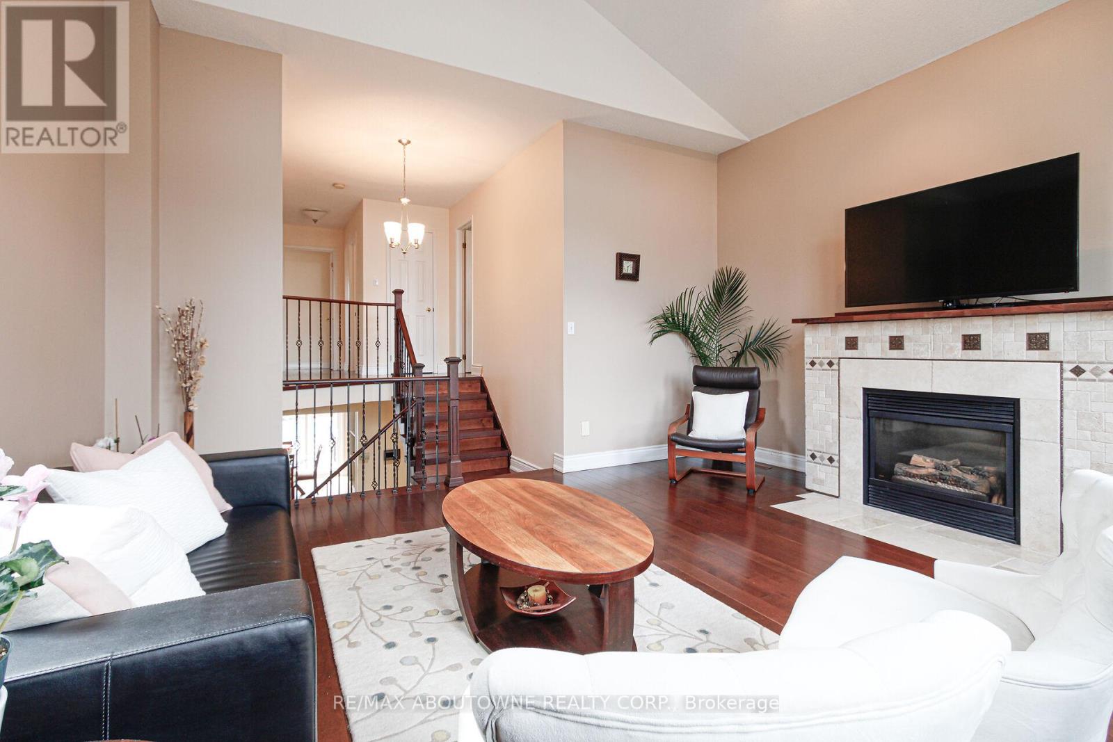 2216 Norfolk Drive, Oakville, Ontario  L6H 6H4 - Photo 13 - W12963222