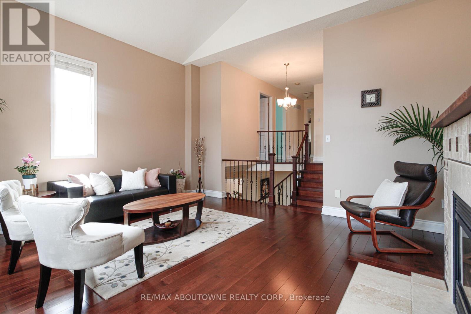 2216 Norfolk Drive, Oakville, Ontario  L6H 6H4 - Photo 14 - W12963222