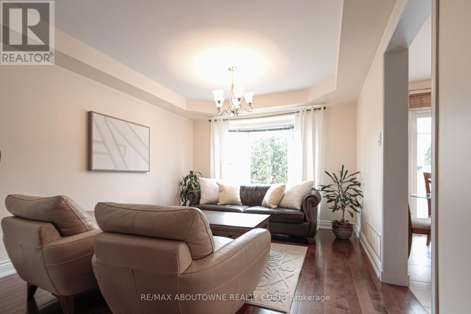 2216 Norfolk Drive, Oakville, Ontario  L6H 6H4 - Photo 18 - W12963222