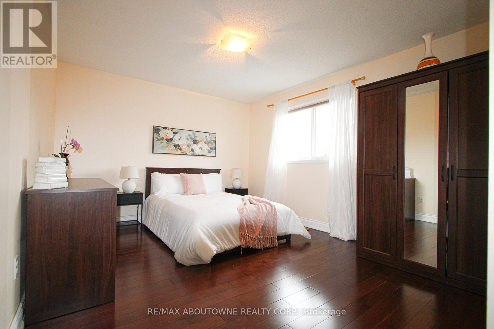 2216 Norfolk Drive, Oakville, Ontario  L6H 6H4 - Photo 26 - W12963222