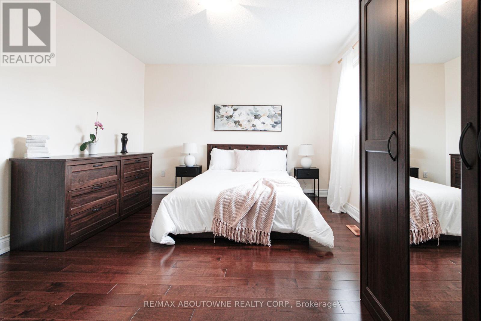 2216 Norfolk Drive, Oakville, Ontario  L6H 6H4 - Photo 27 - W12963222