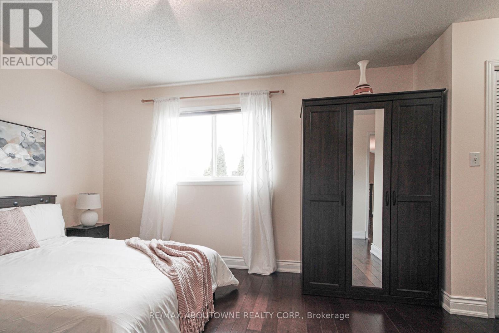 2216 Norfolk Drive, Oakville, Ontario  L6H 6H4 - Photo 28 - W12963222