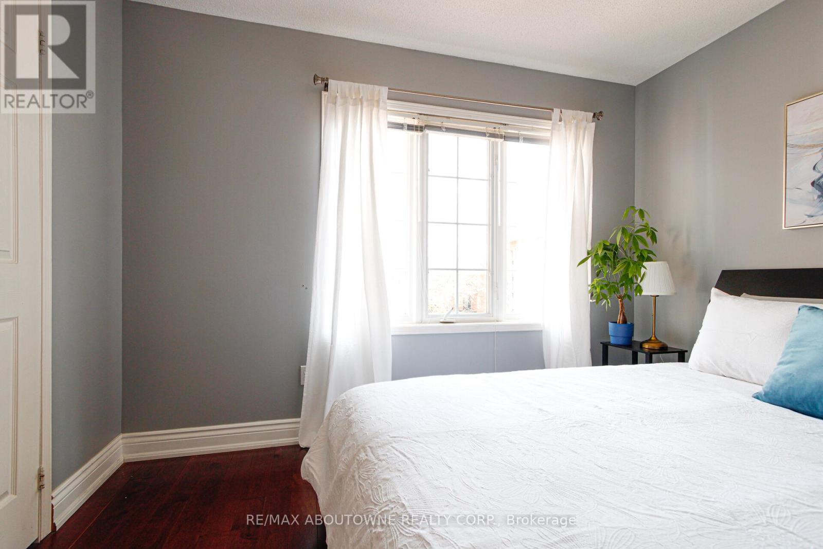 2216 Norfolk Drive, Oakville, Ontario  L6H 6H4 - Photo 34 - W12963222