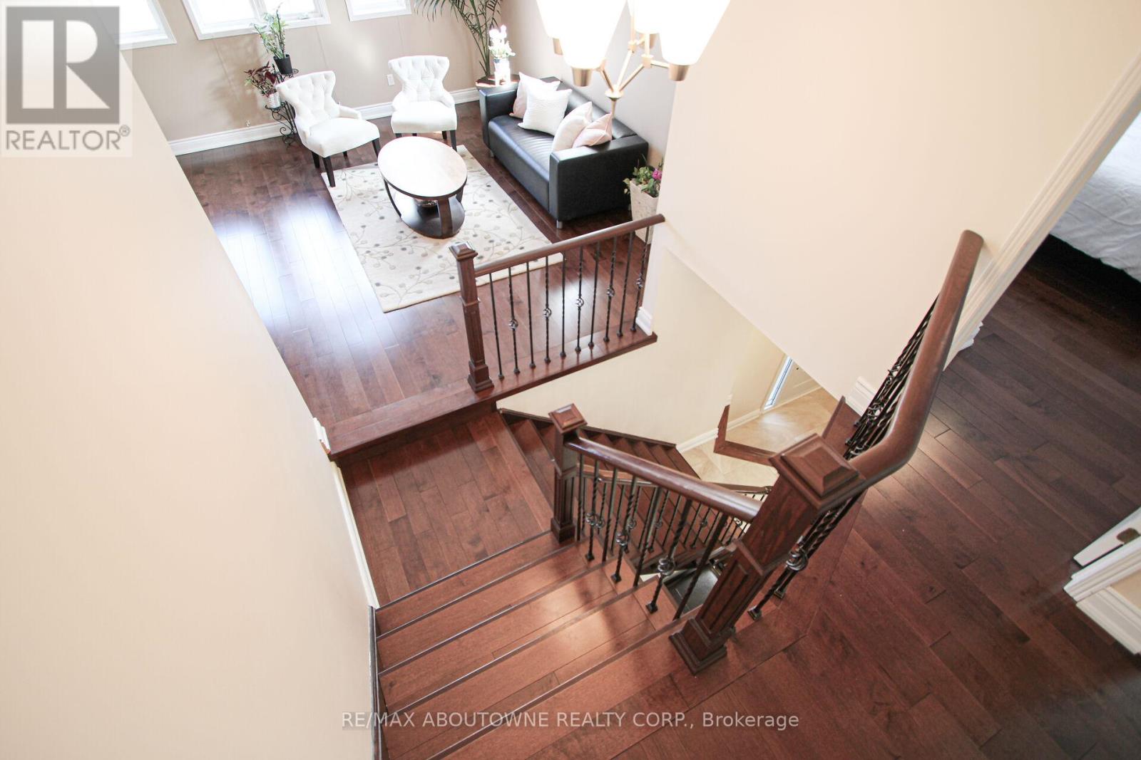 2216 Norfolk Drive, Oakville, Ontario  L6H 6H4 - Photo 39 - W12963222