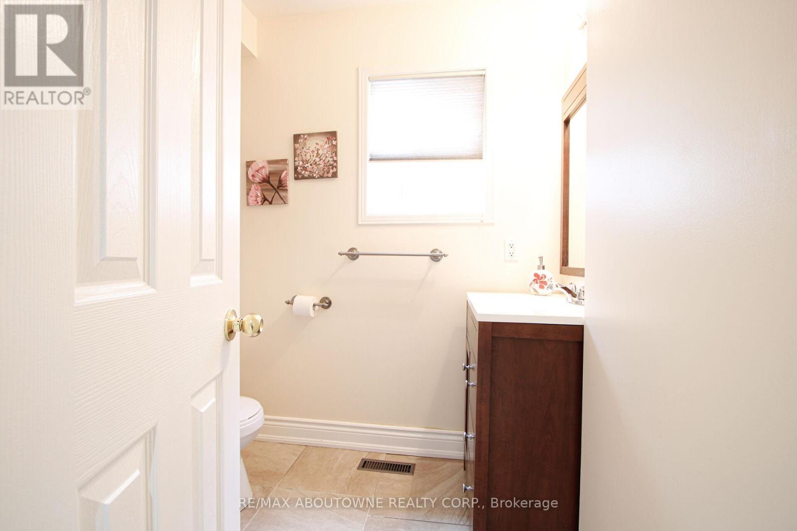 2216 Norfolk Drive, Oakville, Ontario  L6H 6H4 - Photo 42 - W12963222