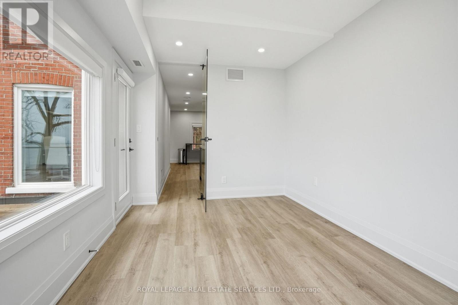 4 - 2100 Old Lakeshore Road, Burlington, Ontario  L7R 1E3 - Photo 10 - W12963232