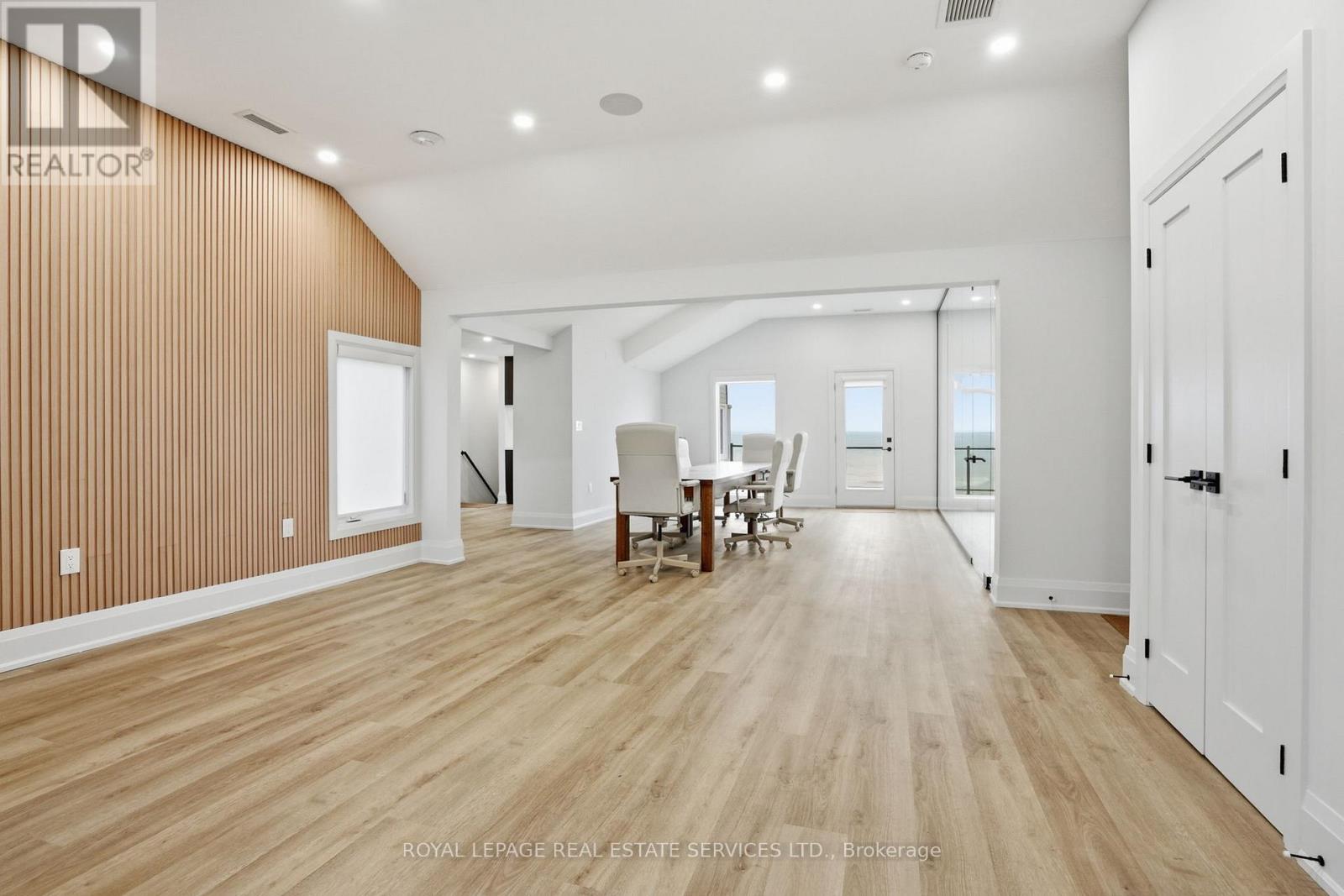 4 - 2100 Old Lakeshore Road, Burlington, Ontario  L7R 1E3 - Photo 4 - W12963232