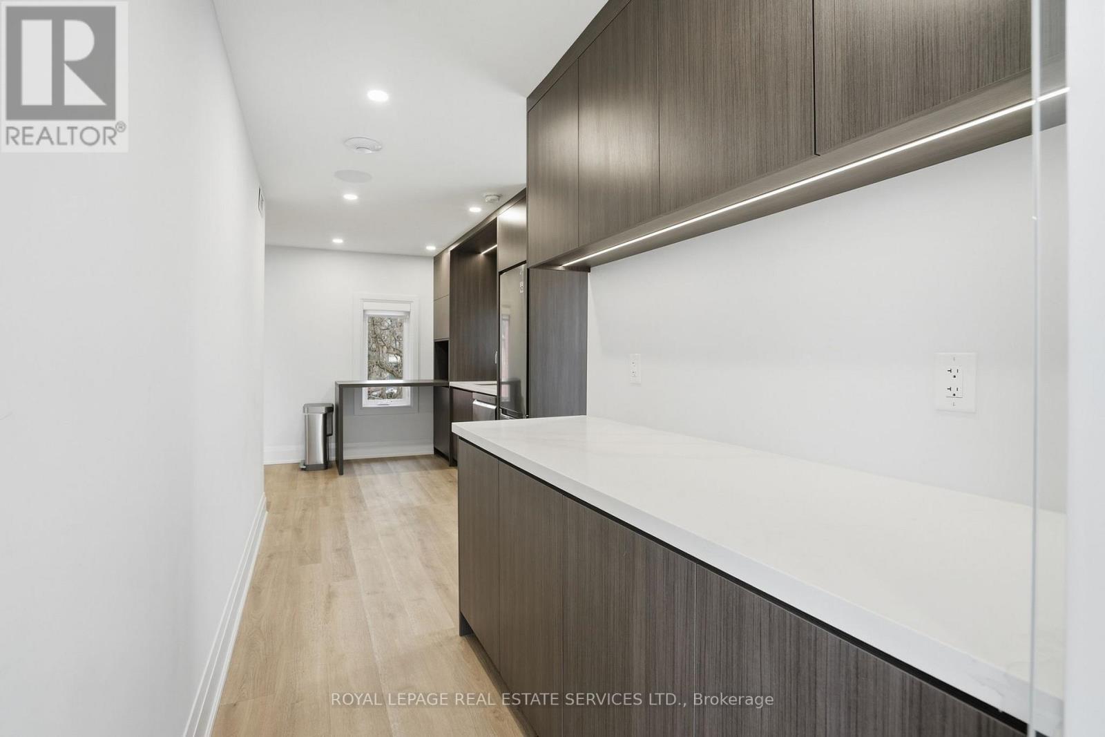 4 - 2100 Old Lakeshore Road, Burlington, Ontario  L7R 1E3 - Photo 8 - W12963232