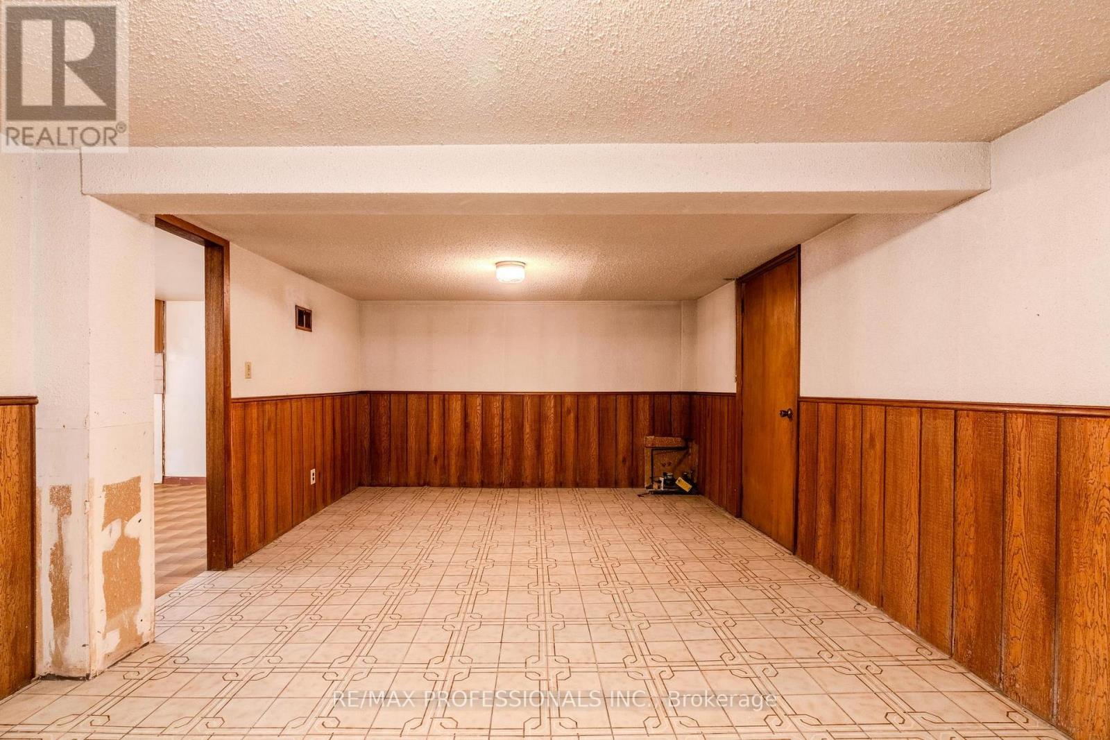 45 Chartwell Road, Toronto, Ontario  M8Z 4E9 - Photo 17 - W12963244