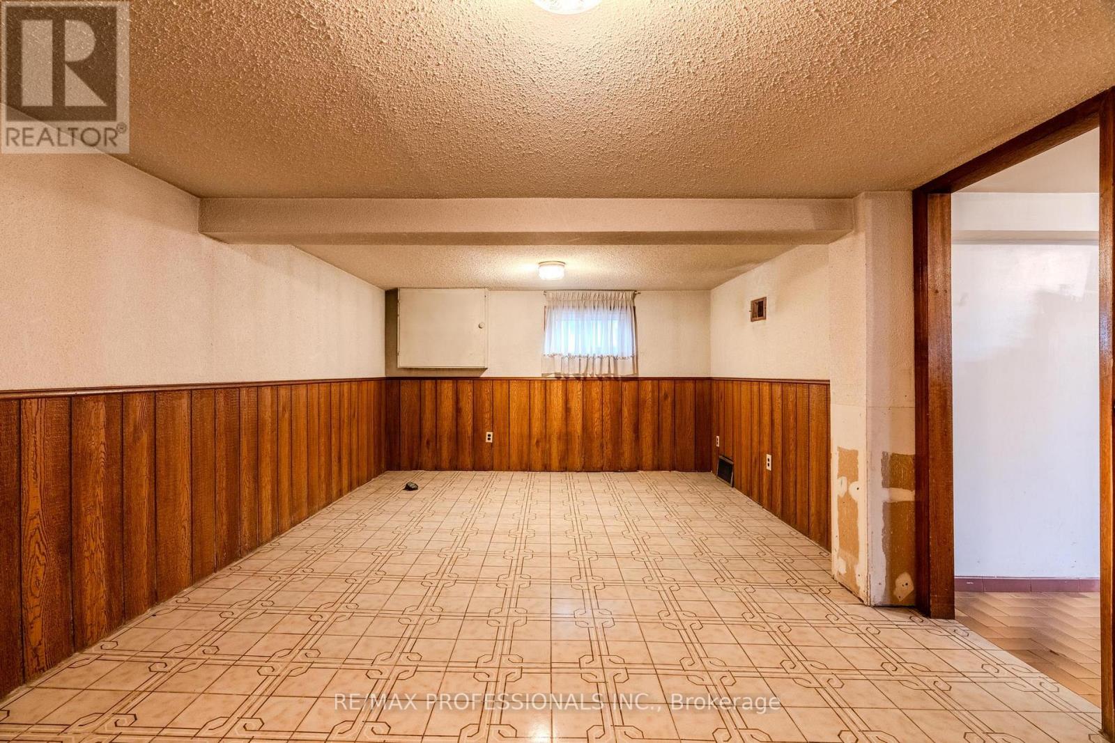 45 Chartwell Road, Toronto, Ontario  M8Z 4E9 - Photo 18 - W12963244