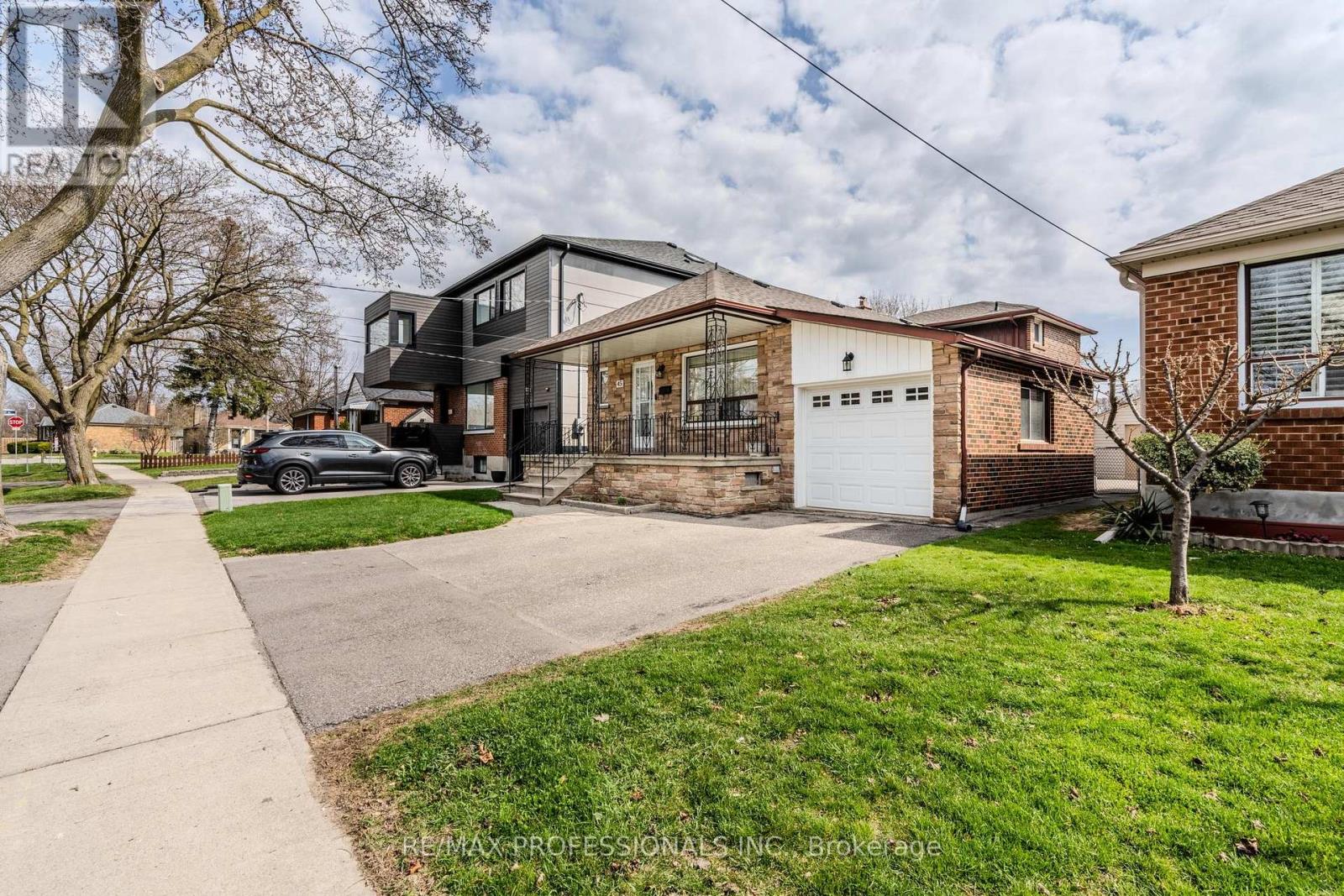 45 Chartwell Road, Toronto, Ontario  M8Z 4E9 - Photo 2 - W12963244