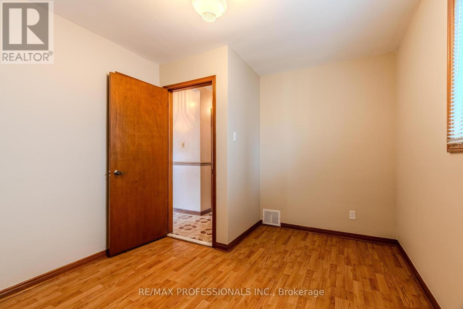 45 Chartwell Road, Toronto, Ontario  M8Z 4E9 - Photo 28 - W12963244