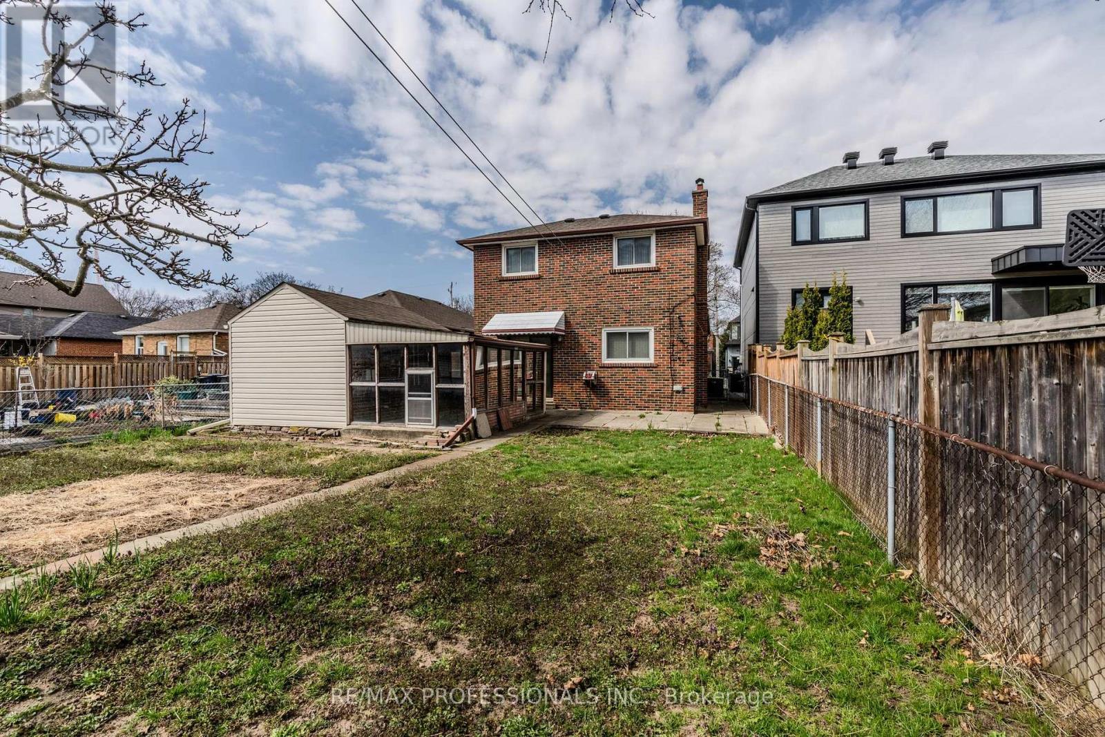 45 Chartwell Road, Toronto, Ontario  M8Z 4E9 - Photo 38 - W12963244