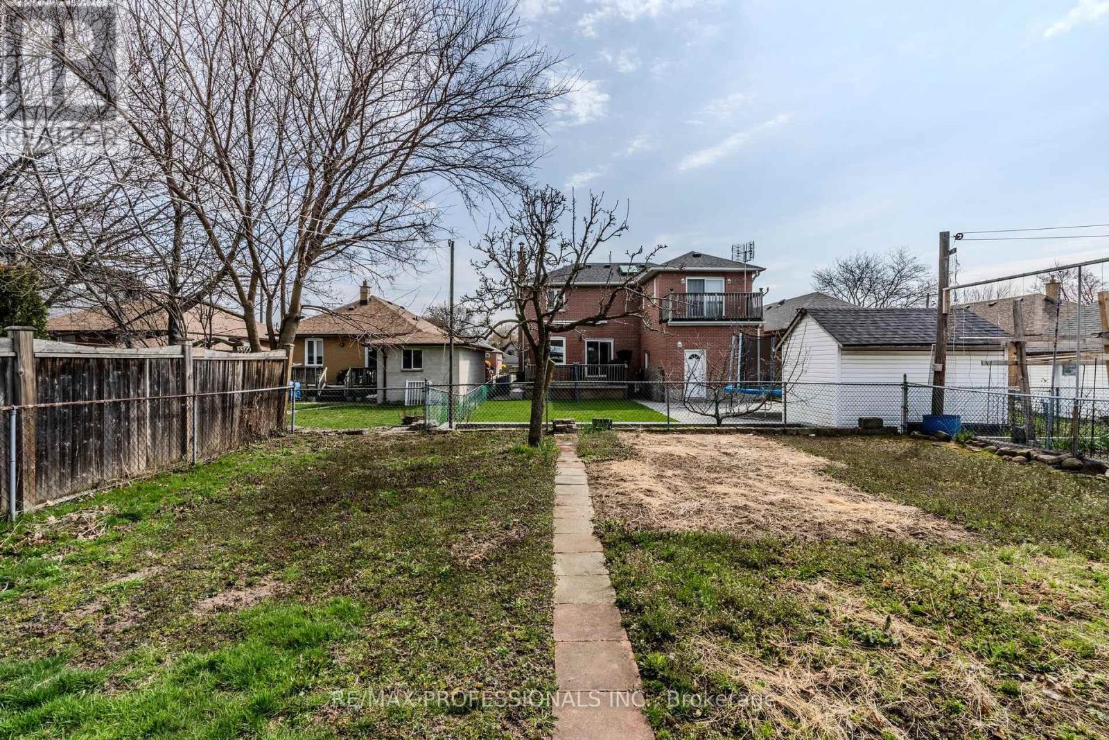 45 Chartwell Road, Toronto, Ontario  M8Z 4E9 - Photo 40 - W12963244