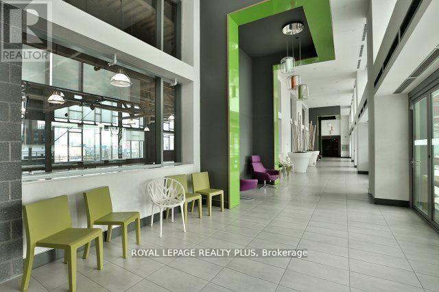 812 - 360 Square One Drive, Mississauga, Ontario  L5B 0G7 - Photo 18 - W12963278