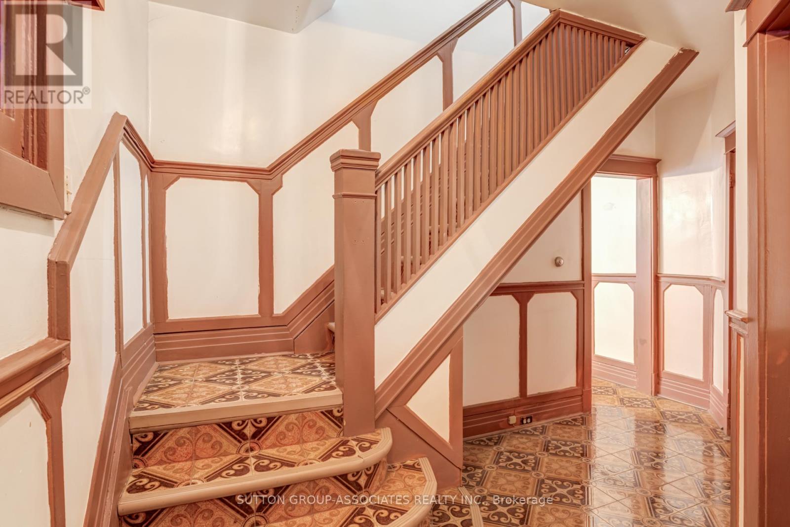 97 Pendrith Street, Toronto, Ontario  M6G 1R8 - Photo 13 - W12963306