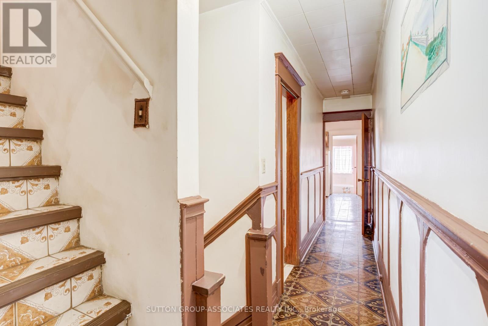 97 Pendrith Street, Toronto, Ontario  M6G 1R8 - Photo 15 - W12963306