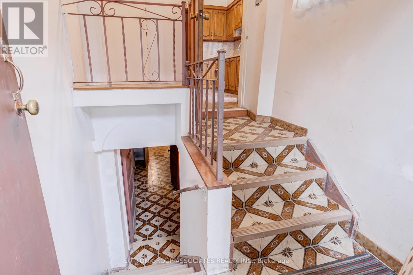 97 Pendrith Street, Toronto, Ontario  M6G 1R8 - Photo 24 - W12963306