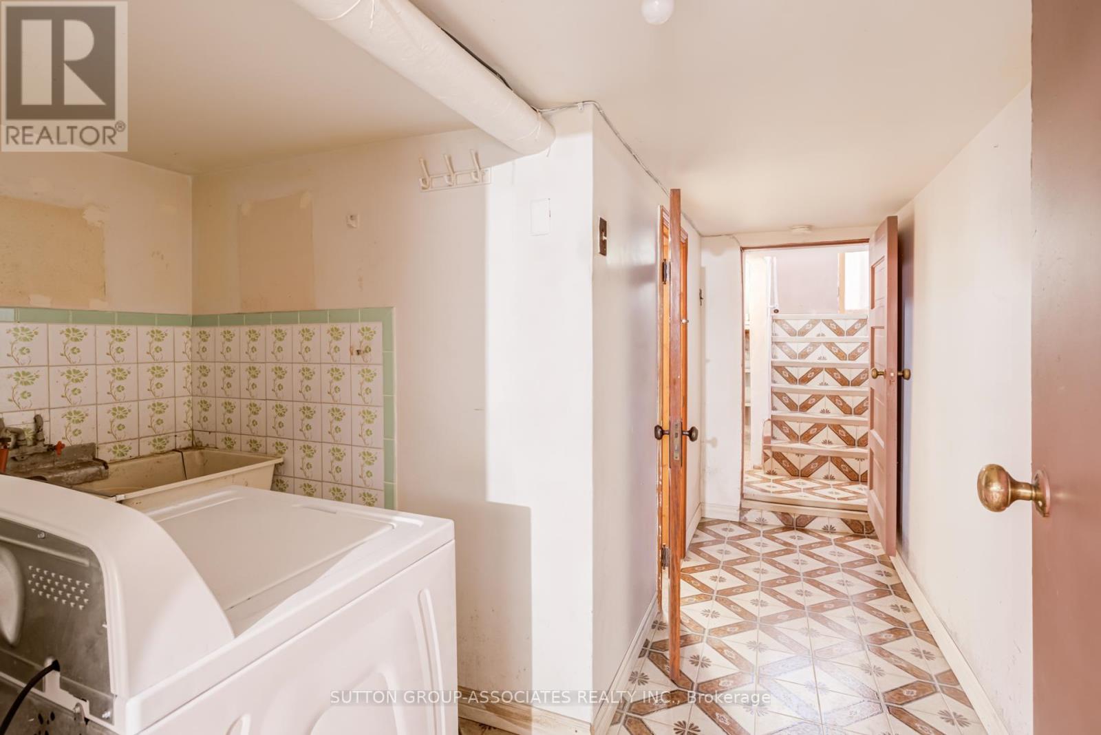 97 Pendrith Street, Toronto, Ontario  M6G 1R8 - Photo 25 - W12963306