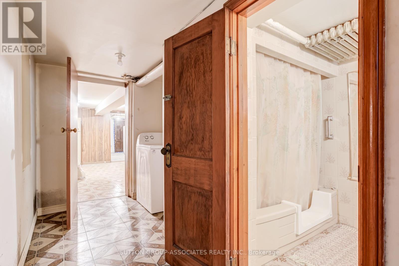 97 Pendrith Street, Toronto, Ontario  M6G 1R8 - Photo 26 - W12963306