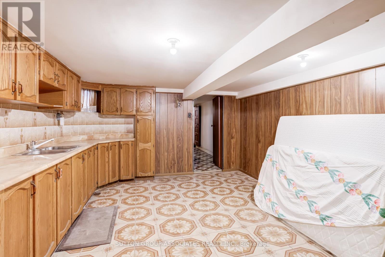 97 Pendrith Street, Toronto, Ontario  M6G 1R8 - Photo 29 - W12963306