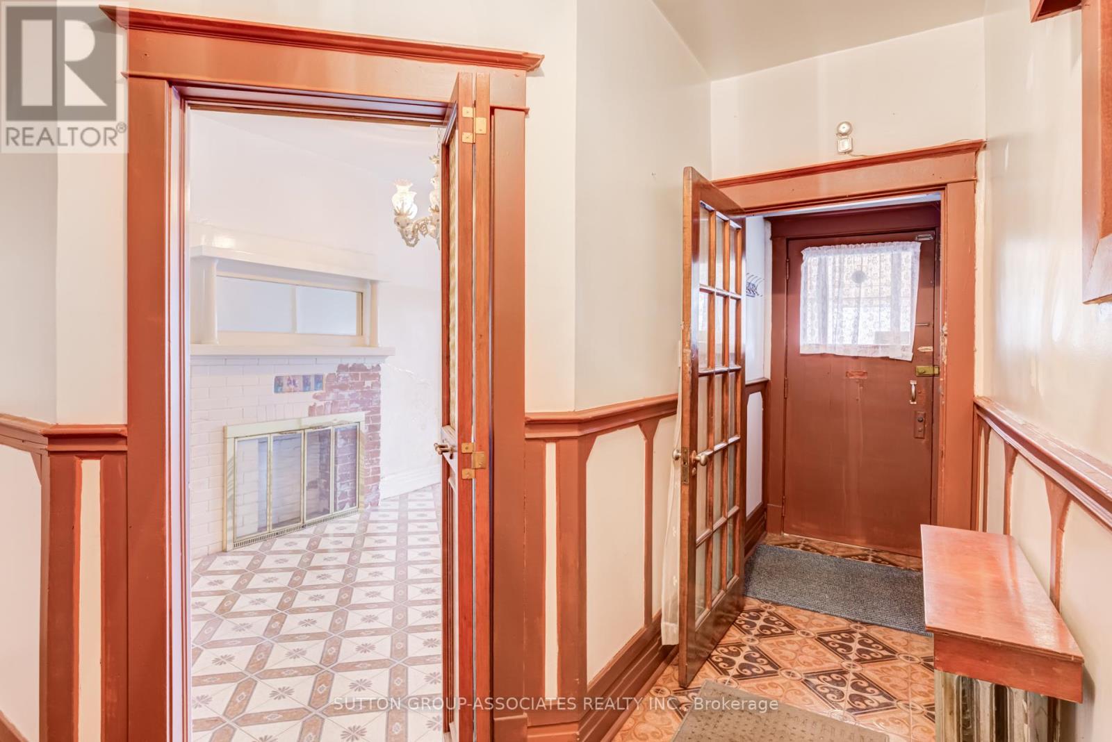 97 Pendrith Street, Toronto, Ontario  M6G 1R8 - Photo 3 - W12963306