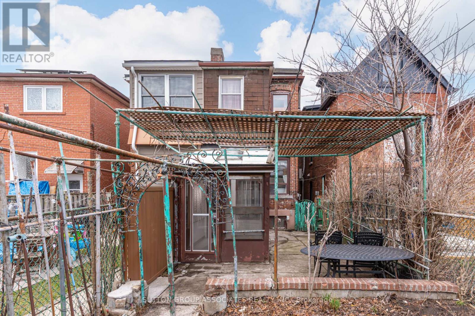 97 Pendrith Street, Toronto, Ontario  M6G 1R8 - Photo 33 - W12963306