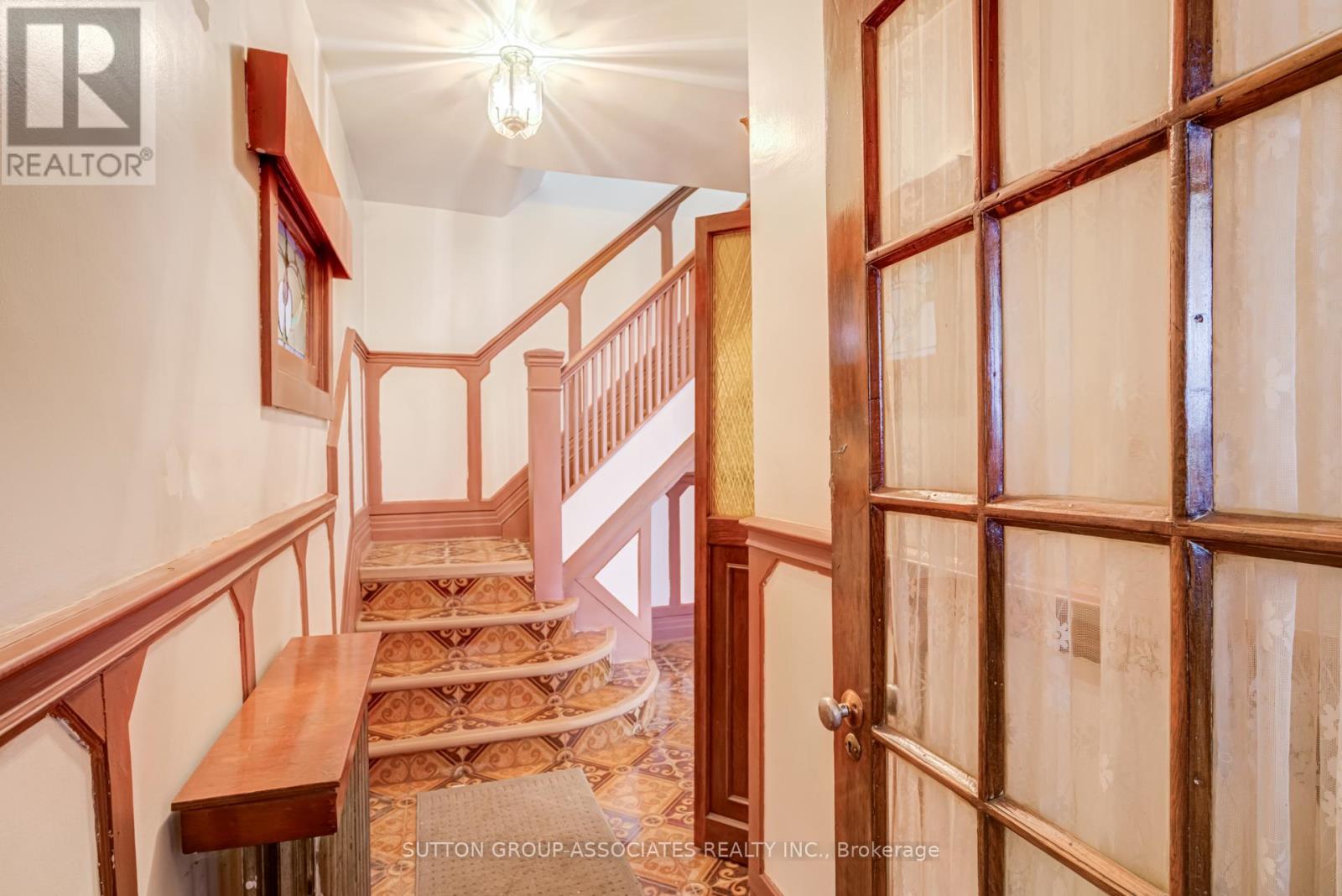 97 Pendrith Street, Toronto, Ontario  M6G 1R8 - Photo 4 - W12963306