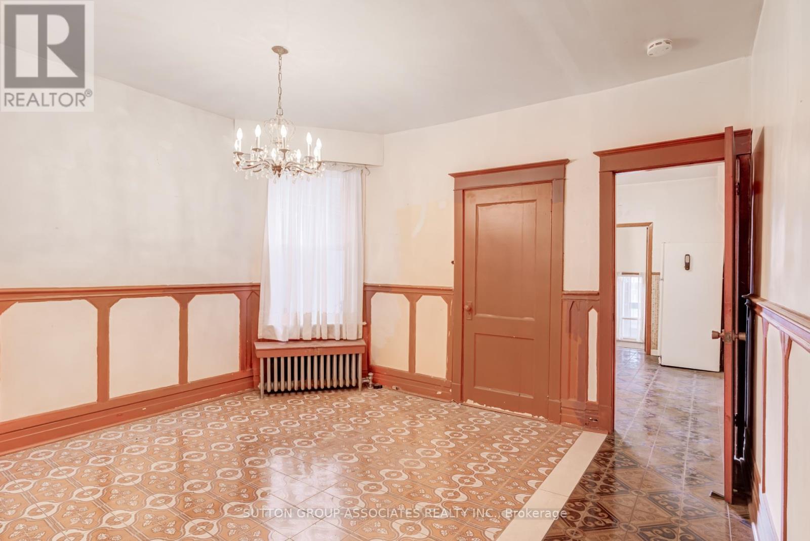 97 Pendrith Street, Toronto, Ontario  M6G 1R8 - Photo 7 - W12963306