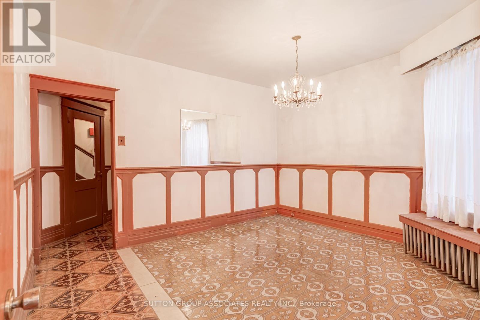 97 Pendrith Street, Toronto, Ontario  M6G 1R8 - Photo 8 - W12963306