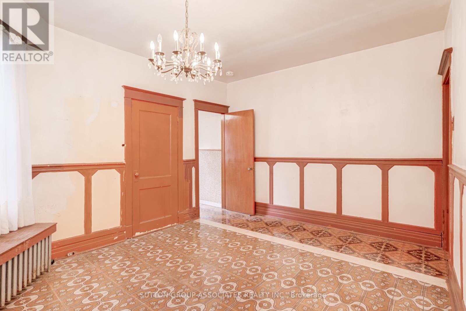 97 Pendrith Street, Toronto, Ontario  M6G 1R8 - Photo 9 - W12963306