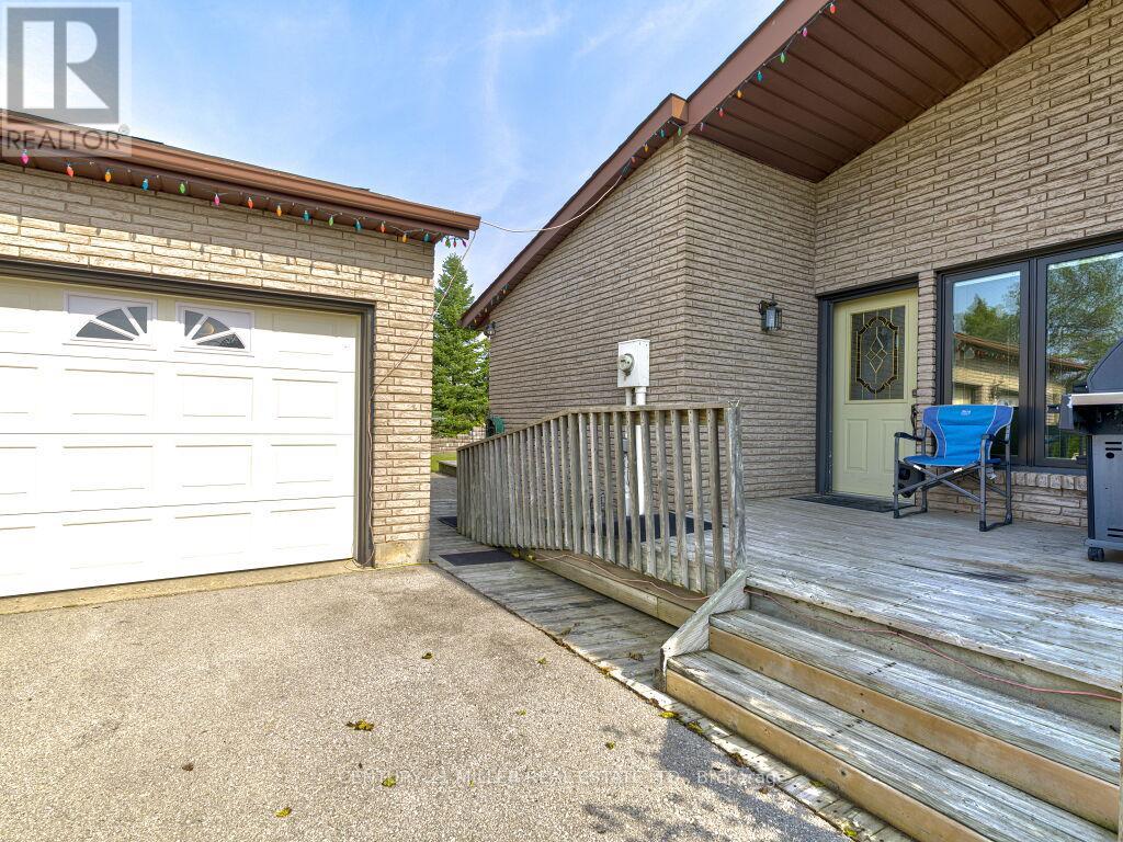 11331 Amos Drive, Milton, Ontario  L0P 1B0 - Photo 4 - W12963328