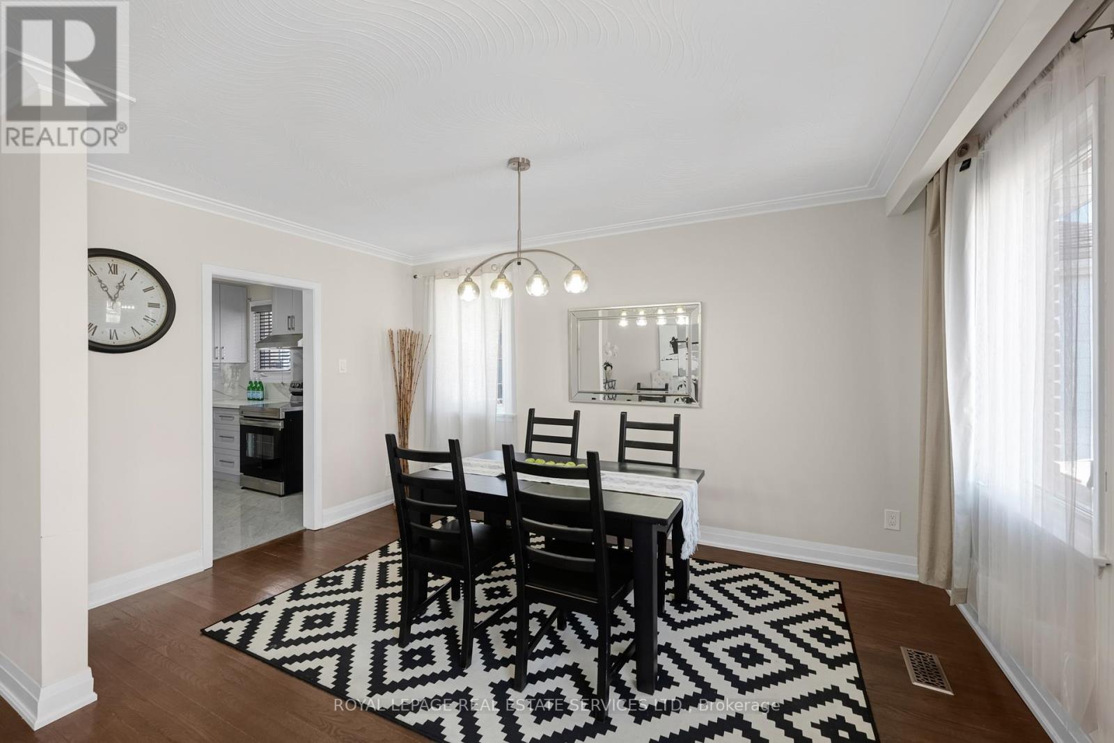 1038 Alexandra Avenue, Mississauga, Ontario  L5E 1Z8 - Photo 14 - W12963336